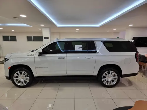 Chevrolet Suburban 5.3 High Country 4X4 At