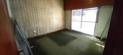Imagen 11 de 14 de Laprida 140 - Casa 4 Ambientes Y Dependencias A Reciclar - Quilmes Oeste