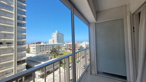 Imagen 24 de 28 de Excelente Departamento . Dos Ambientes, En Peninsula. Punta Del Este. Esquina Gorlero Y 21. La Pagina No Me Permite Poner La Direccion Exacta En Ubicacion.