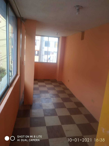 Casa De Tres Pisos