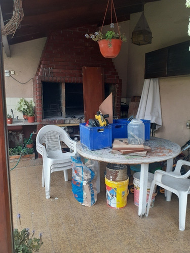 Imagen 6 de 10 de Excelente Casa 4 Ambientes Con Fondo Parquizado Y Quincho