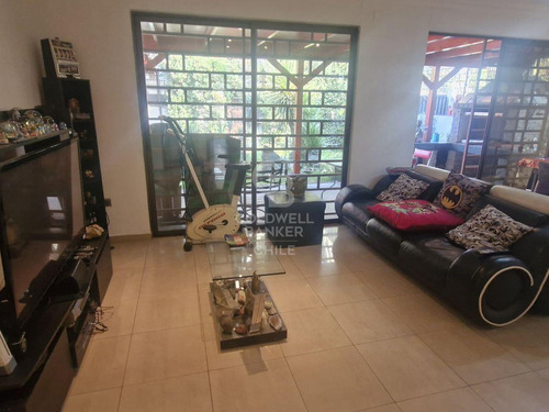Casa En Ñuñoa Con 3 Dormitorios Y Gran Conectividad