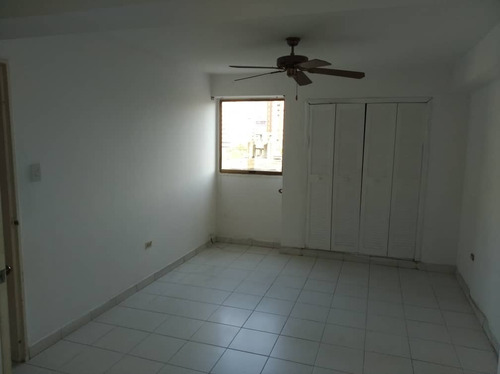 Imagen 14 de 24 de Dorata Realty Vende Hermoso Apartamento Res. Canaima Valles De Camoruco