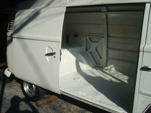 Volkswagen Kombi 1.6 Carat 3p
