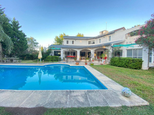 Venta De Casa 6 Ambientes 2 Dormitorios En Solares Del Carcarañá, Oliveros