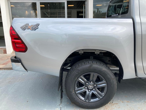 Imagen 13 de 15 de Toyota Hilux D/cabina 2.8 Tdi Sr 4x4 0km My2023 Disponible