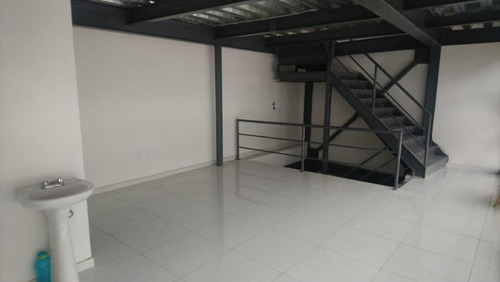 Oficina En Av. Federalismo 120m2