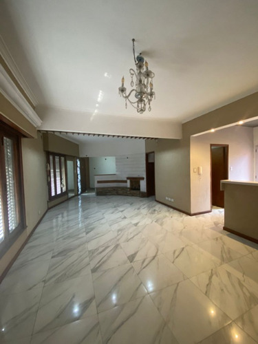 Casa En Venta En Remedios De Escalada Oeste
