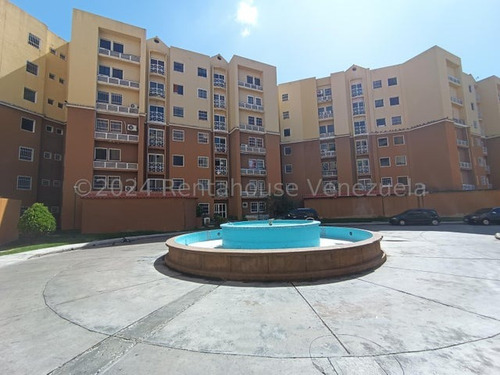 Estratégico Apartamento En Venta En Av. Intercomunal. 24-14363 Cm