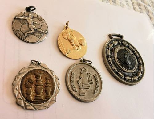 Antiguas Medallas Futbol Y Ajedrez. Precio X Cada Una. 