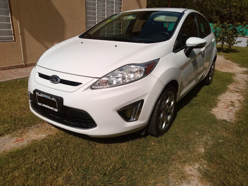 Ford Fiesta Kinetic 2012 Mexicano Titanium