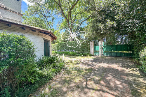 Casa En Venta. Barrio Los Tilos. Jardin Y Pileta