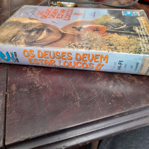 Imagem 4 de 6 de Fita Vhs Os Deuses Devem Estar Loucos 2 Sem Mofo Original.