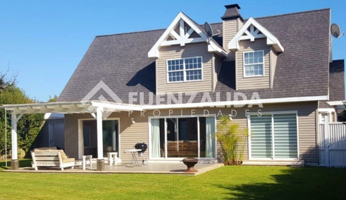 Impecable Casa Excelente Ubicación En Sta. María Del Mar