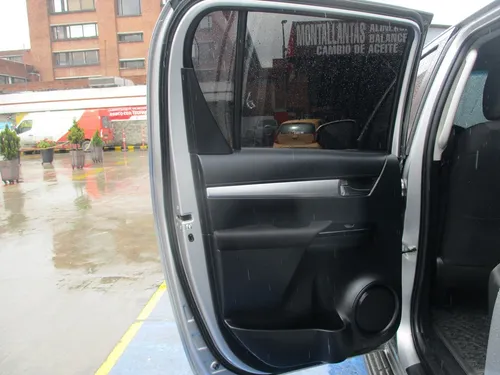 Toyota Hilux 4x4 2400cc Mt Aa