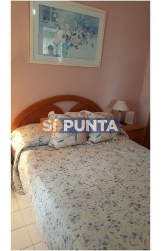 Imagen 14 de 27 de Apartamento De 2 Dormitorios Y 2 Baños A 1 Cuadra De Gorlero, Con Gran Terraza Y Parrillero Propio.