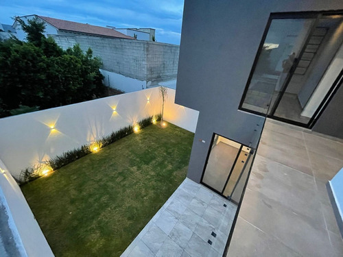 En Venta Casa En La Condesa Juriquilla, 4ta Recamara En Pb, Estudio Jardín..