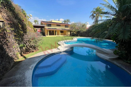 Excelente Casa A Dos Cuadras Del Colegio Americano, Teopanzolco Y Av San Diego