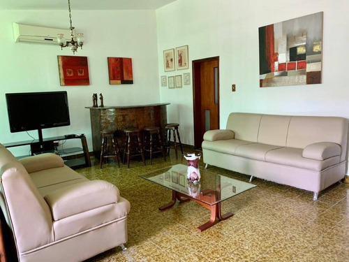 Imagen 5 de 19 de Quinta En Calle Cerrada El Trigal Norte, Acepta Financiamiento. Cód.:449669. 0414-4841043