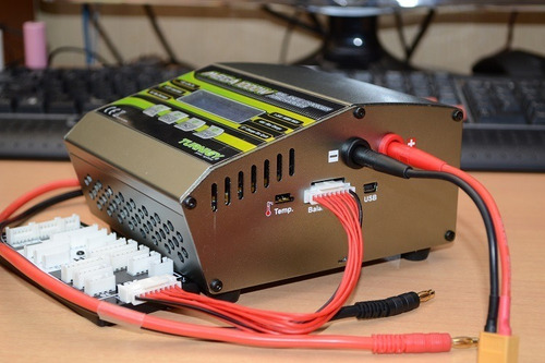 Cargador Mega 1000w Turnigy