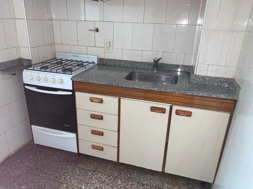 Imagen 3 de 9 de Departamento De 3 Ambientes En C.a.b.a.