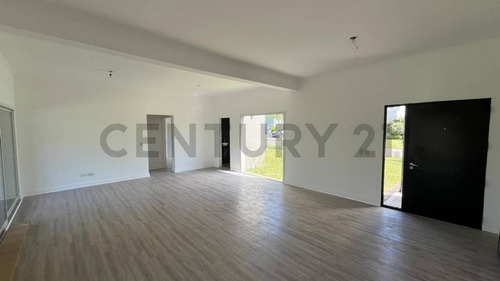 Venta Nueva Casa 4 Amb Con Jardín Y Pileta En Barbarita