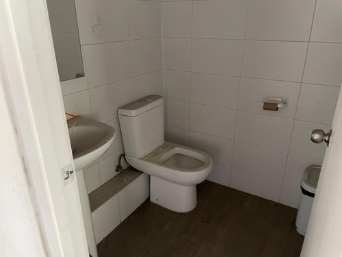 Arriendo Local Comercial De 67,82 M2, Metro Monte Tabor