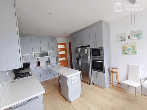 Casa En Venta Av. Bosques De Montemar En Concón