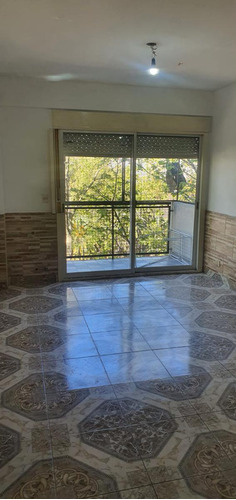 Venta De Departamento 2 Ambientes Al Frente Con Balcon En Caballito