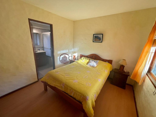 Imagen 18 de 25 de Casa En Pinares. Tres Dormitorios, Uno En Suite, Toillete, Living Comedor, Dependencia De Servicio. Piscina.- Ref: 2875