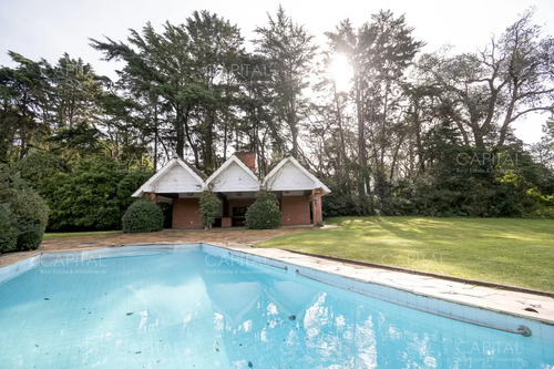 Excelente Casa De Cinco Dormitorios En Venta - Golf Punta Del Este
