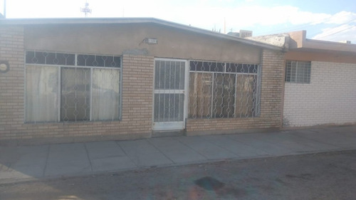 Imagen 1 de 12 de Casa En Venta A Solo Tres Cuadras De Zona Comercial.