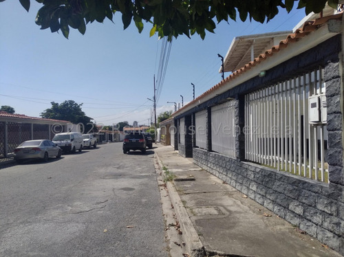 José Trivero Vende Vende Espectacular Quinta Con Acabados De Lujo. Cuenta Con Parrillera Y Balcon