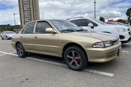Mitsubishi Lancer 1.3 Gl 4 p