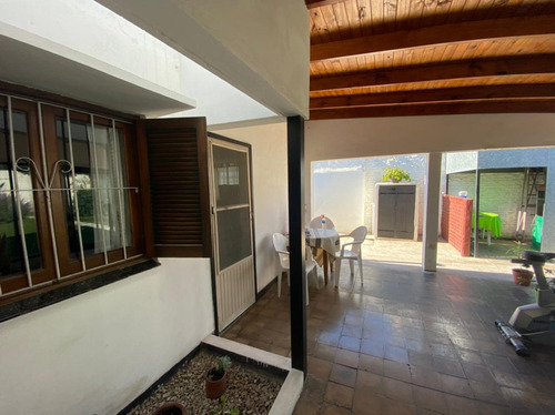 Casa En Venta 2 Dormitorios Y Parque. La Plata