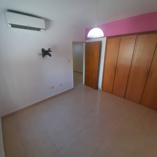 Apartamento En Alquiler. Urb .andrés Bello. Las Delicias/maracay/js0214