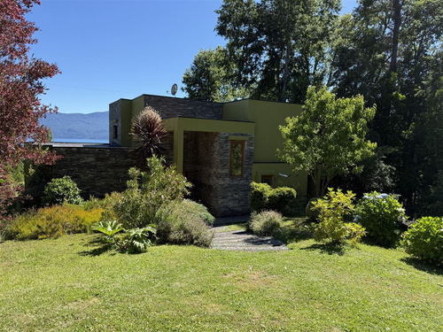 Casa En Venta De 4 Dorm. En Pucón, Los Riscos