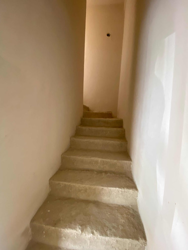 Annic Coronado Vende Townhouse Con Planta 100% Obra Gris En Villas De Aricagua, Urbanización Mañongo 269909