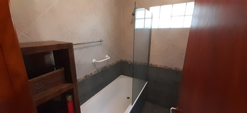 Casa De Tres Dormitorios A 300 Metros Del Mar