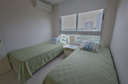 Apartamento A La Venta En Ocean Drive, 2 Dormitorios- Ref: 3338