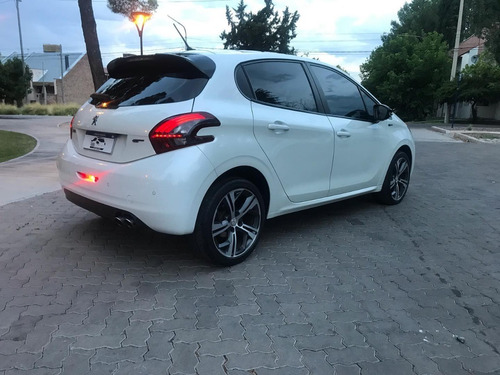 Imagen 7 de 10 de Vendo - Financio Peugeot 208 Gt Line Excelente