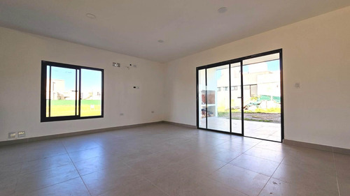 Hermosa Casa De 3 Dormitorios A Estrenar En Country Viento Sur, El Manantial