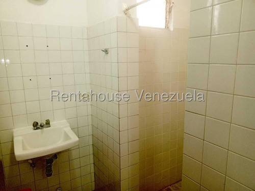Gisselle Lobo Tiene En Venta Hermoso Apartamento Remodelado Al Oeste De Barquisimeto Posee 3 Habitaciones 2 Baños Con Todos Los Servicios Basicos 2 5 1 9 7 0 4