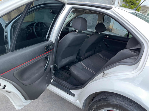 Imagen 9 de 13 de Volkswagen Jetta Clásico 2014 2.0 Cl Team Mt