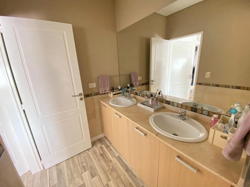 Imagen 14 de 28 de Venta | Casa De 2 Plantas En Lote Interno | Los Alisos