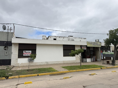 Casa Centrica Reconquista. Ideal Casa O Salón A Refaccionar