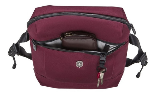 Imagen 5 de 8 de Bolso Para Tablet De 10 Pulgadas, Vino, Victorinox (607123)