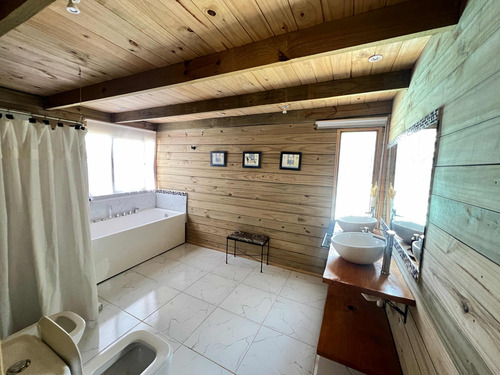 Hermosa Casa Cabaña En Punta Negra. - 3 Cuartos, 2 Baños, Piscina, Parillero, Deck
