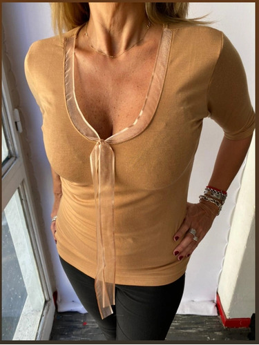 Imagen 2 de 3 de Remera Bárbara En Modal Con Cinta De Gasa