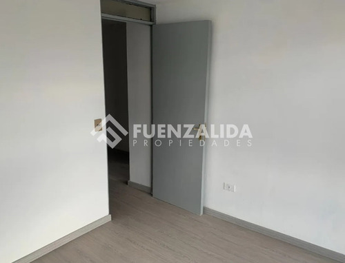 Departamento En Venta De 2 Dorm. En La Cisterna, Aepp